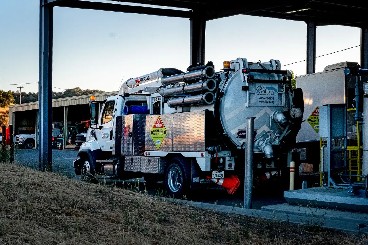 Septic pumping service truck